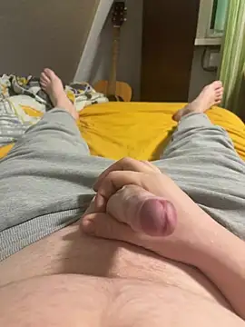 Snapshot of rrtbur chatting on April 7, 5:57 pm rrtbur online show from April 7, 5:57 pm