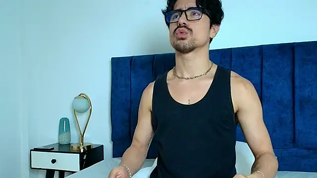 Snapshot of Ethan_Briggs chatting on December 19, 5:25 am Ethan Briggs online show from December 19, 5:25 am