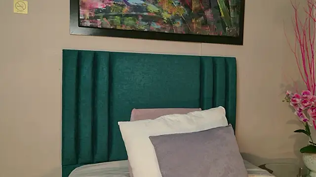 PaulinaSaint online show from March 5, 1:12 am