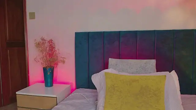 PaulinaSaint online show from March 17, 12:37 am