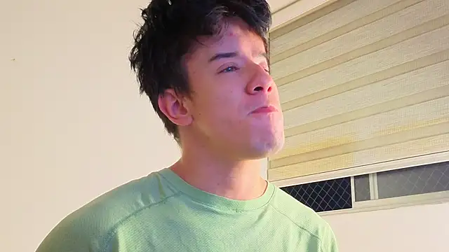 maxxcooper1 online show from February 5, 4:17 am