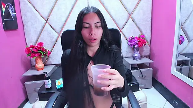 Snapshot of Alana_Hotterr chatting on January 16, 5:33 am Alana Hotterr online show from January 16, 5:33 am