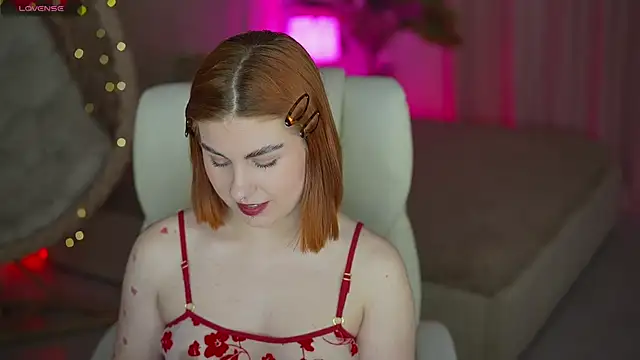 GingerPinky online show from April 28, 7:08 pm