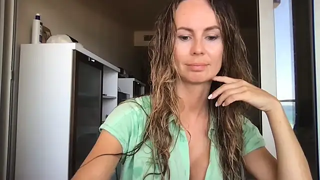 Snapshot of LeMilf chatting on June 15, 9:55 am LeMilf online show from June 15, 9:55 am