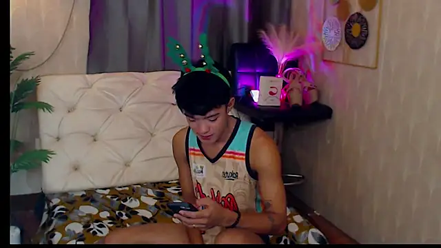 Snapshot of robin_hotcummerx chatting on December 15, 5:34 am robin hotcummerx online show from December 15, 5:34 am