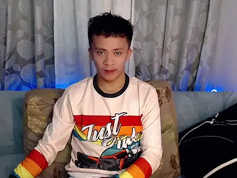 Snapshot of ur_twinkKirk6969 chatting on May 11, 10:32 am ur twinkKirk6969 online show from May 11, 10:32 am