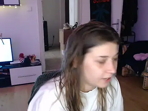 Snapshot of AlienforTwenty chatting on December 16, 1:16 pm AlienforTwenty online show from December 16, 1:16 pm