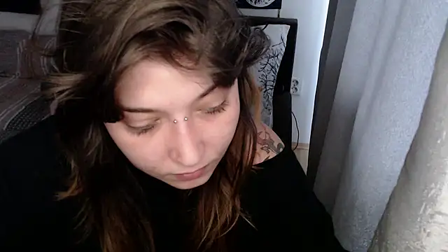 AlienforTwenty online show from June 13, 8:56 am