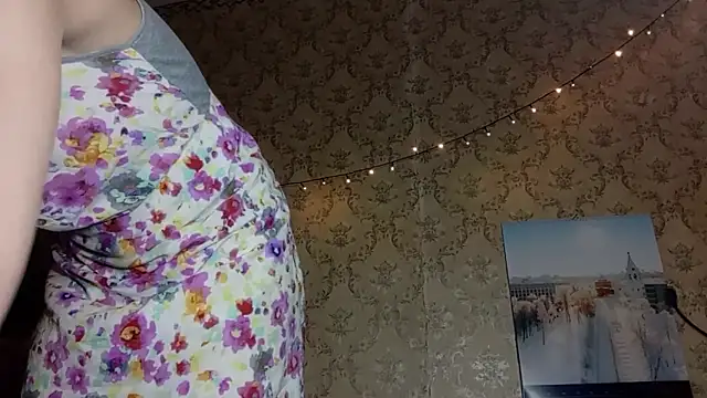 Snapshot of Alice_newhome chatting on February 7, 8:23 pm Alice newhome online show from February 7, 8:23 pm