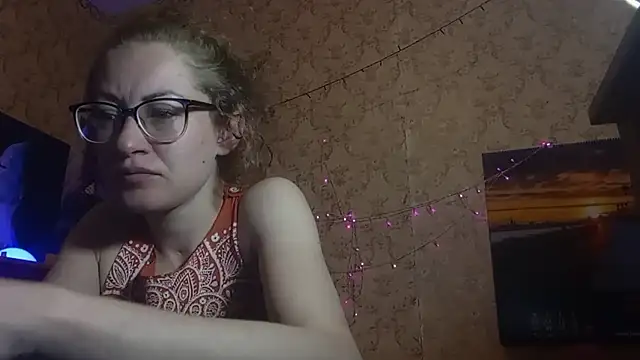 Snapshot of Alice_newhome chatting on March 7, 7:44 pm Alice newhome online show from March 7, 7:44 pm