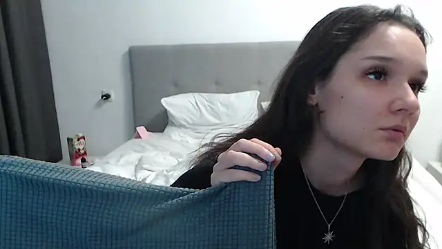 Snapshot of LiaBright chatting on December 18, 5:08 pm LiaBright online show from December 18, 5:08 pm