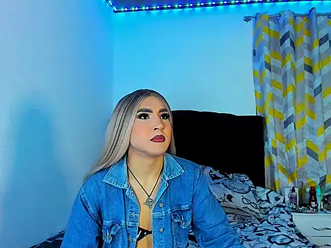 Snapshot of georgiina_giio chatting on December 15, 7:56 am georgiina giio online show from December 15, 7:56 am