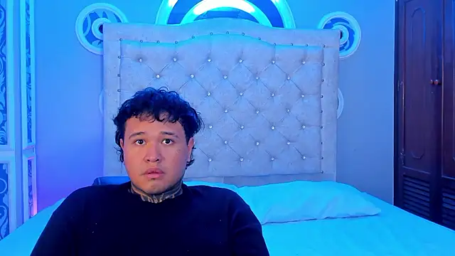 Beele and Evie online show from February 28, 8:10 pm