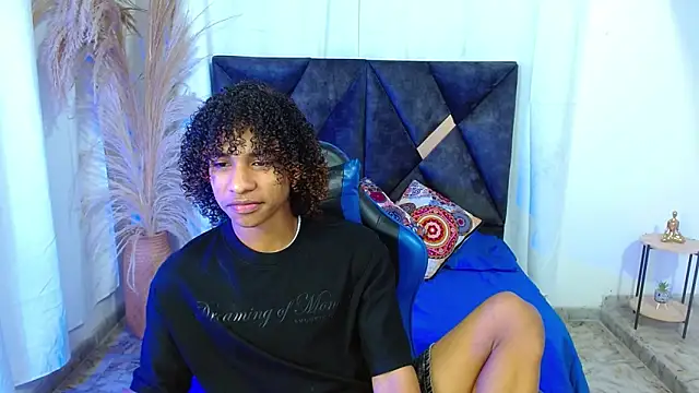 angelll18  online show from June 6, 9:19 pm