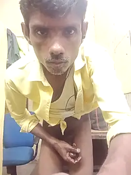 Snapshot of Akash32y chatting on December 13, 7:53 pm Akash32y online show from December 13, 7:53 pm