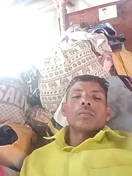 Snapshot of Akash32y chatting on December 15, 8:29 am Akash32y online show from December 15, 8:29 am