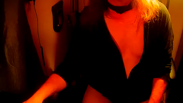 Snapshot of GoodGirlKelly chatting on May 15, 6:09 am GoodGirlKelly online show from May 15, 6:09 am