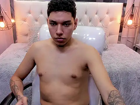 Snapshot of drake_miller7 chatting on December 15, 5:34 am drake miller7 online show from December 15, 5:34 am