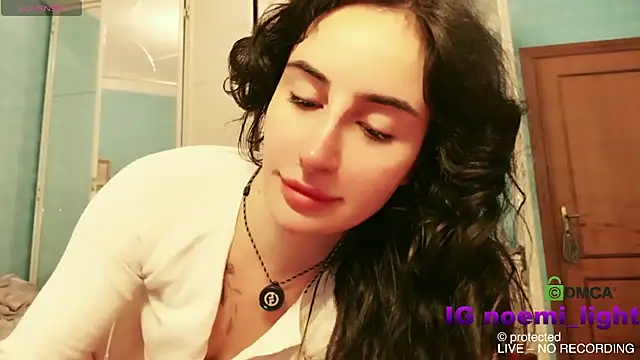 Snapshot of DeaAthena chatting on March 2, 9:43 pm DeaAthena online show from March 2, 9:43 pm