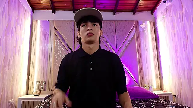 Snapshot of Skinny_boyx chatting on December 15, 1:15 pm Skinny boyx online show from December 15, 1:15 pm