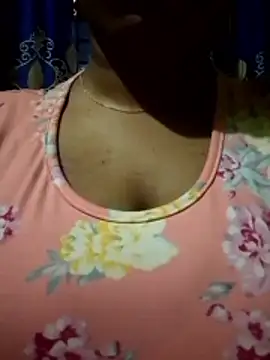 Snapshot of Queen-Tisha-Moni chatting on December 20, 4:19 am Queen-Tisha-Moni online show from December 20, 4:19 am