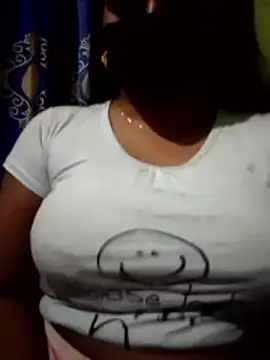 Snapshot of Queen-Tisha-Moni chatting on December 20, 4:25 pm Queen-Tisha-Moni online show from December 20, 4:25 pm