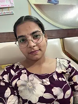 Snapshot of Himani_0122 chatting on June 13, 9:07 am Himani 0122 online show from June 13, 9:07 am