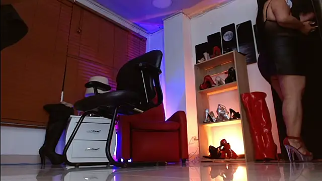 Snapshot of paola_xm chatting on November 26, 10:05 am paola xm online show from November 26, 10:05 am