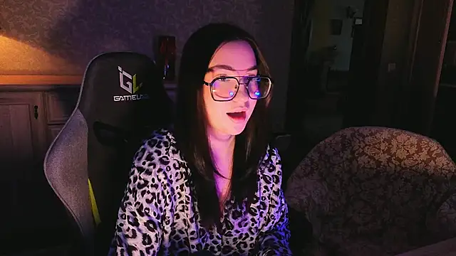 AnneAverry online show from February 11, 7:57 am