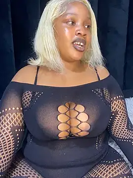 Snapshot of THICKBARBIE32 chatting on July 1, 1:07 am THICKBARBIE32 online show from July 1, 1:07 am