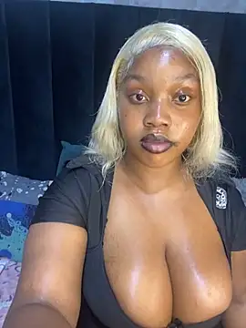 Snapshot of THICKBARBIE32 chatting on July 8, 1:10 am THICKBARBIE32 online show from July 8, 1:10 am