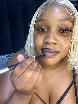 Snapshot of THICKBARBIE32 chatting on July 10, 8:11 pm THICKBARBIE32 online show from July 10, 8:11 pm