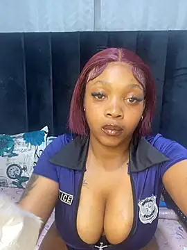 Snapshot of THICKBARBIE32 chatting on July 14, 1:08 am THICKBARBIE32 online show from July 14, 1:08 am