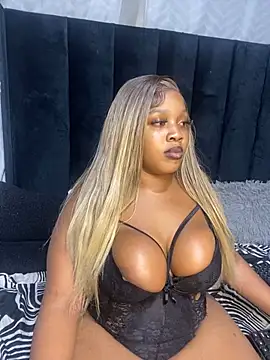Snapshot of THICKBARBIE32 chatting on July 23, 2:42 am THICKBARBIE32 online show from July 23, 2:42 am