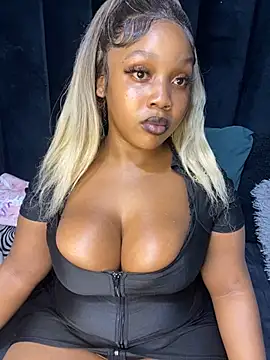 Snapshot of THICKBARBIE32 chatting on July 25, 11:46 pm THICKBARBIE32 online show from July 25, 11:46 pm