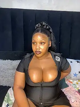 Snapshot of THICKBARBIE32 chatting on August 5, 9:28 pm THICKBARBIE32 online show from August 5, 9:28 pm