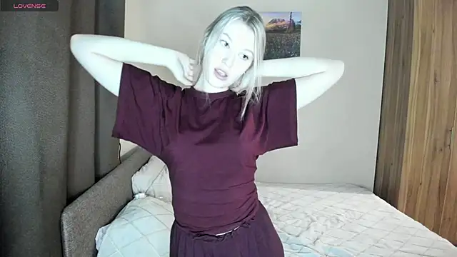 SkyeDavis online show from February 6, 7:17 pm