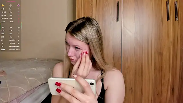 SkyeDavis online show from March 11, 1:06 pm