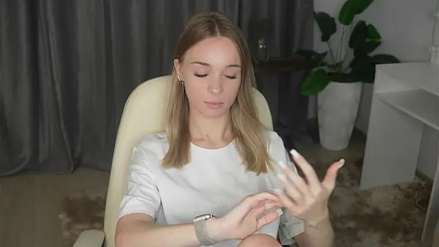 Snapshot of RobbiMeckler chatting on December 17, 9:59 am RobbiMeckler online show from December 17, 9:59 am