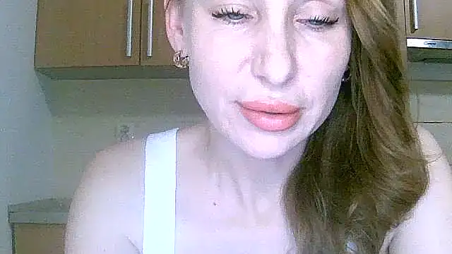 Snapshot of GlarysLoveress chatting on December 19, 12:28 am GlarysLoveress online show from December 19, 12:28 am