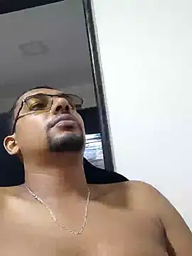 Reis001122 online show from May 11, 2:39 am