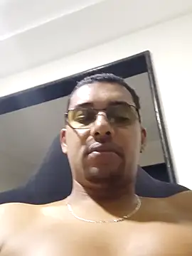 Reis001122 online show from June 21, 4:26 am