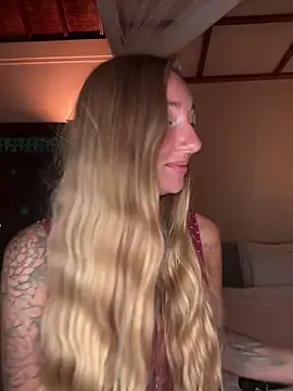 Snapshot of OpheliaRoxx chatting on December 20, 12:40 am OpheliaRoxx online show from December 20, 12:40 am