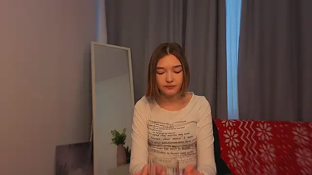 Leyla crsh online show from February 17, 5:04 am