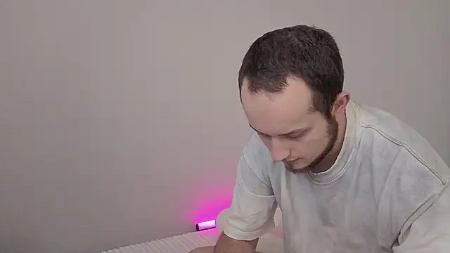 Pearl couple online show from March 12, 9:04 am