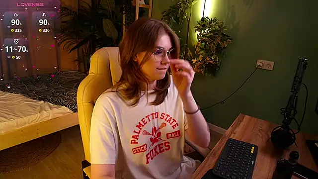 Snapshot of Alison_Doody chatting on February 9, 7:45 am Alison Doody online show from February 9, 7:45 am