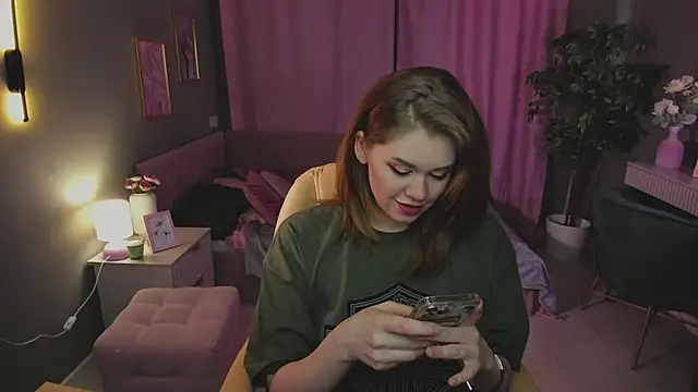 Snapshot of Alison_Doody chatting on February 12, 4:40 am Alison Doody online show from February 12, 4:40 am