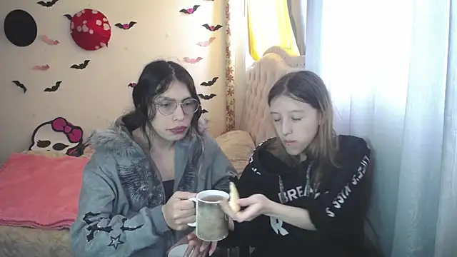 Briar y Blair online show from March 17, 2:42 pm