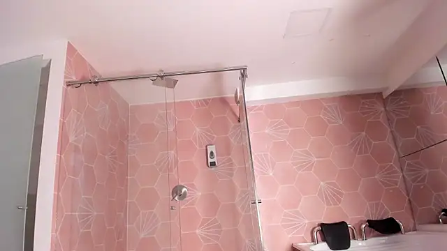  TaylorBlack online show from January 8, 11:34 am