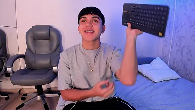  TaylorBlack online show from February 19, 11:39 am